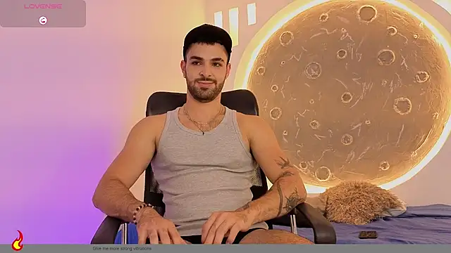 Snapshot of Apolo_lux1 chatting on July 2, 8:48 pm Apolo lux1 online show from July 2, 8:48 pm