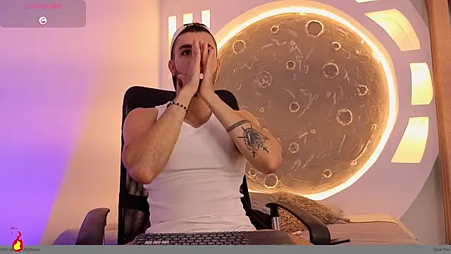 Snapshot of Apolo_lux1 chatting on July 9, 8:35 pm Apolo lux1 online show from July 9, 8:35 pm