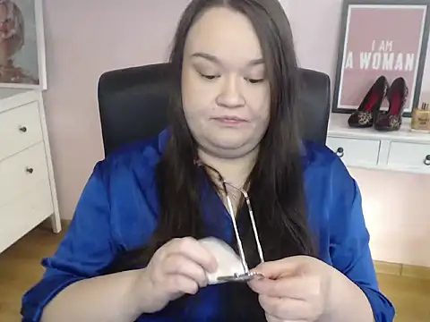 Snapshot of HollyDanceSoul chatting on February 18, 5:25 am HollyDanceSoul online show from February 18, 5:25 am