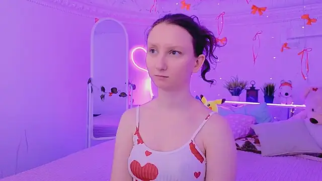 Snapshot of SunshineBlaze chatting on February 4, 1:28 pm SunshineBlaze online show from February 4, 1:28 pm