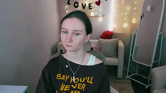 Snapshot of SunshineBlaze chatting on February 15, 7:51 am SunshineBlaze online show from February 15, 7:51 am