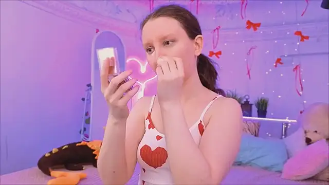 Snapshot of SunshineBlaze chatting on February 26, 1:21 pm SunshineBlaze online show from February 26, 1:21 pm