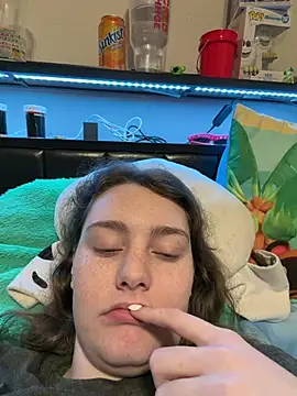 julia4thewin online show from April 4, 1:15 am