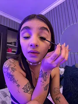 Snapshot of Abriil_cutee chatting on June 7, 4:55 pm Abriil cutee online show from June 7, 4:55 pm