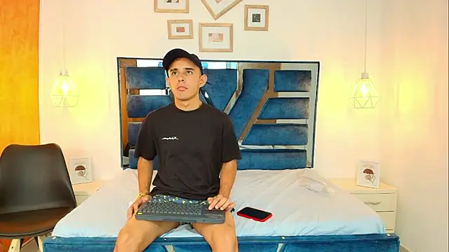 Lian Brown online show from January 14, 8:03 pm