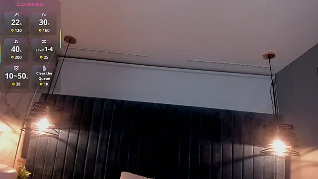 lizz lunna online show from January 17, 1:43 am