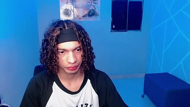 Snapshot of Axel_fox77 chatting on July 19, 12:14 am Axel fox77 online show from July 19, 12:14 am