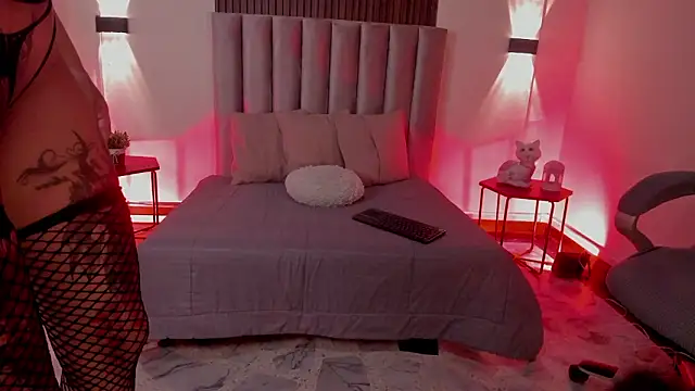 Snapshot of Isis_Moon chatting on February 3, 7:30 pm Isis Moon online show from February 3, 7:30 pm