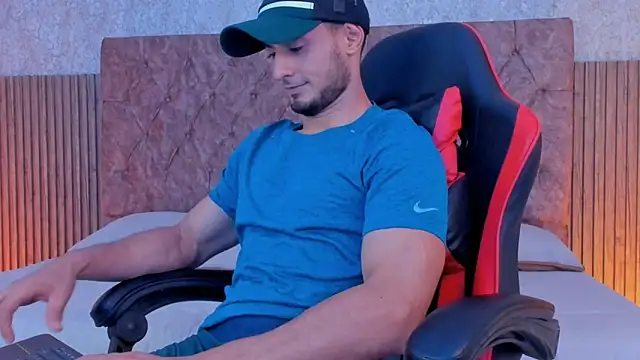 Snapshot of Adonys_Lewis_ chatting on January 15, 5:56 am Adonys Lewis online show from January 15, 5:56 am