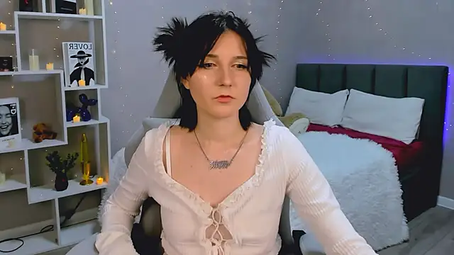 Snapshot of KikaOsterman chatting on February 3, 6:24 pm KikaOsterman online show from February 3, 6:24 pm