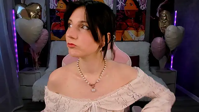 Snapshot of KikaOsterman chatting on February 13, 12:45 pm KikaOsterman online show from February 13, 12:45 pm