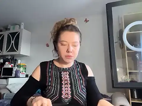 Snapshot of Luxerin chatting on February 28, 3:46 pm Luxerin online show from February 28, 3:46 pm