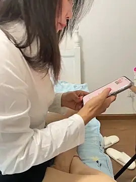 xiaoligirl online show from April 21, 6:31 am