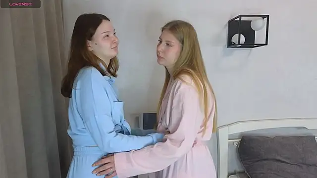 TessieNoffsinger online show from April 12, 3:33 am