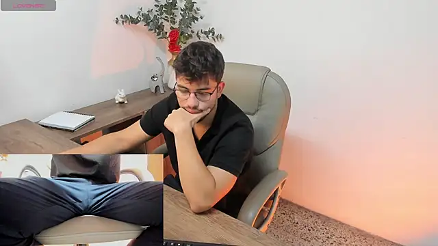 Snapshot of Jay_Grip chatting on February 9, 1:48 pm Jay Grip online show from February 9, 1:48 pm