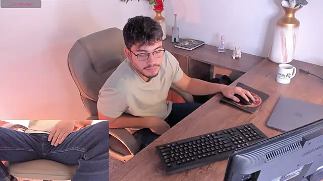 Snapshot of Jay_Grip chatting on February 12, 1:28 pm Jay Grip online show from February 12, 1:28 pm