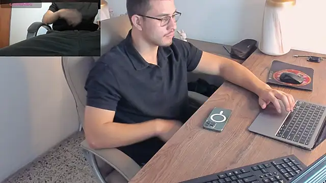 Snapshot of Jay_Grip chatting on February 19, 1:51 pm Jay Grip online show from February 19, 1:51 pm