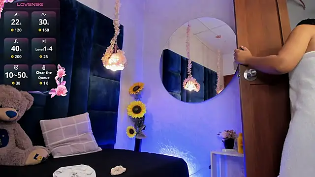 Laura Miller1 online show from March 29, 5:24 pm