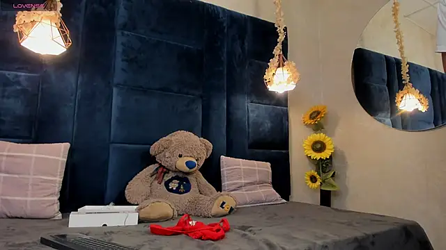 Laura Miller1 online show from April 10, 8:35 pm