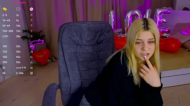 Snapshot of ApheliaStar chatting on February 6, 3:48 pm ApheliaStar online show from February 6, 3:48 pm