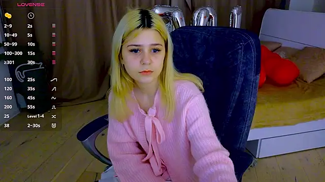 Snapshot of ApheliaStar chatting on February 15, 3:53 pm ApheliaStar online show from February 15, 3:53 pm