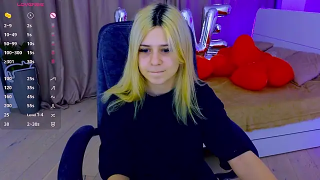 Snapshot of ApheliaStar chatting on February 17, 5:08 pm ApheliaStar online show from February 17, 5:08 pm