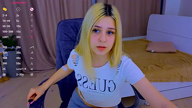 Snapshot of ApheliaStar chatting on February 20, 4:18 pm ApheliaStar online show from February 20, 4:18 pm