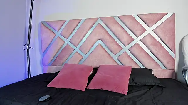 Snapshot of Lara_reynolds_ chatting on January 16, 7:51 pm Lara reynolds online show from January 16, 7:51 pm