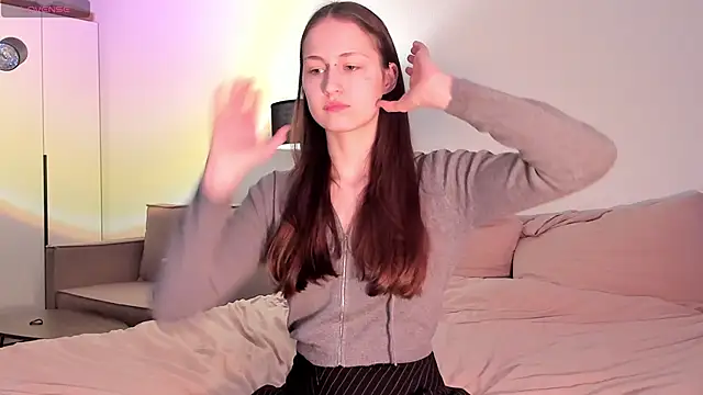 julie qwerty online show from March 17, 1:25 pm