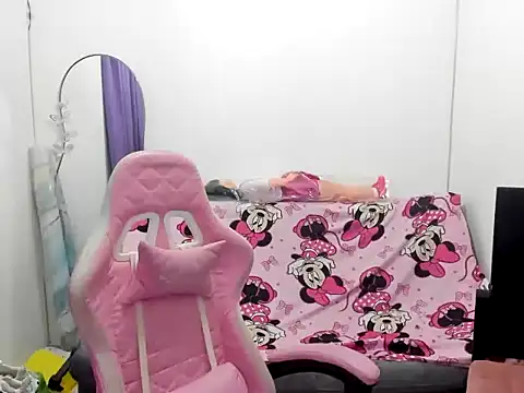 jenniferbodys online show from March 31, 2:35 am