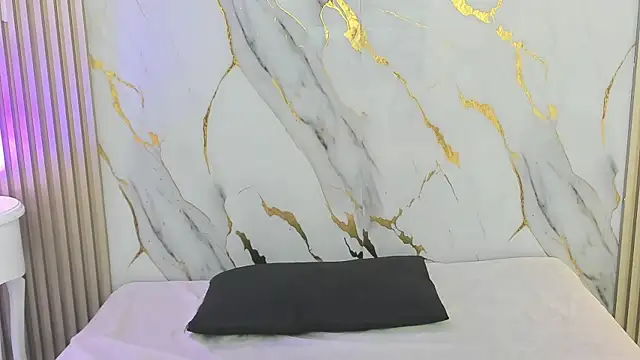 LaxiZoe online show from March 3, 8:59 pm