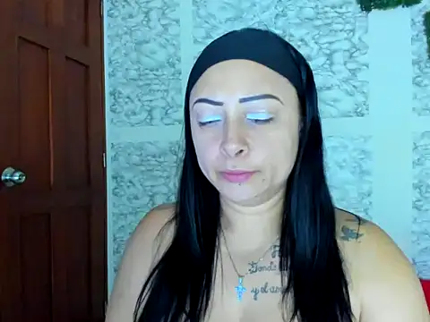 XXXStephanie XXX online show from May 12, 10:51 pm