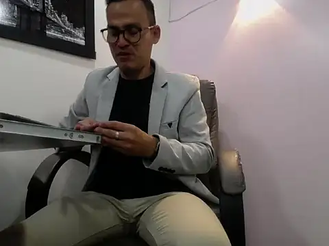 Oswalldo   online show from February 16, 11:39 am