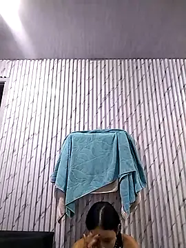 l0lita emi online show from April 14, 11:16 am