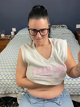 Alice Dan online show from March 8, 9:40 pm