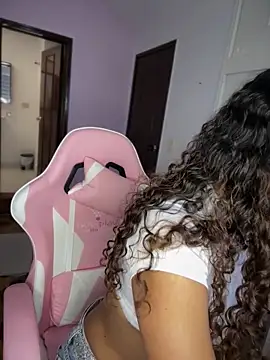 PrettyHamaica online show from February 2, 9:02 pm