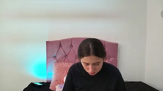 Snapshot of Cherry_Boomxx chatting on February 24, 5:55 pm Cherry Boomxx online show from February 24, 5:55 pm