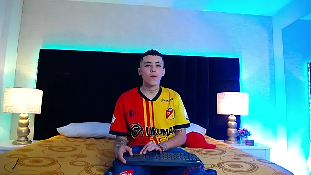 Raven Cox online show from January 12, 5:23 am