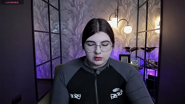 Snapshot of Siena_aa chatting on February 10, 8:35 pm Siena aa online show from February 10, 8:35 pm