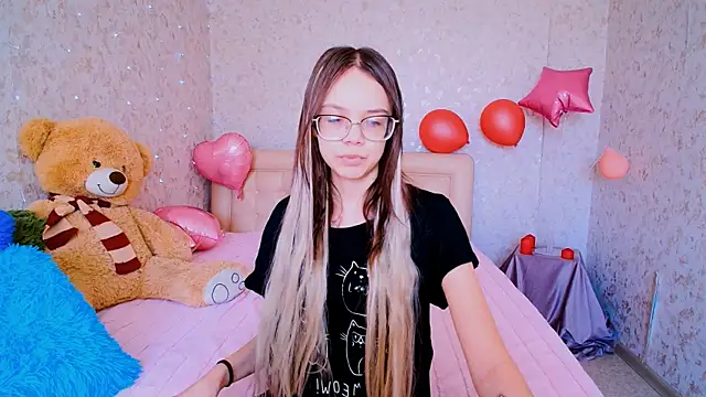 LolliStrawberry online show from March 21, 4:06 am