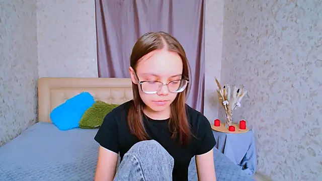 LolliStrawberry online show from April 10, 10:09 am