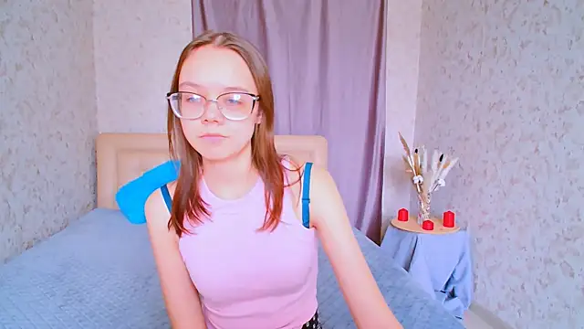 LolliStrawberry online show from April 15, 8:21 am