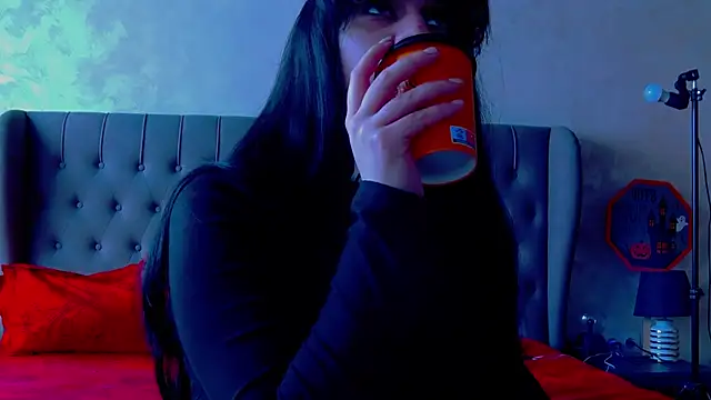 Snapshot of MaddyAllure chatting on February 20, 6:37 am MaddyAllure online show from February 20, 6:37 am