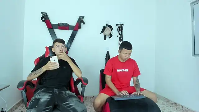 LatinsGuys18 online show from January 10, 12:40 pm