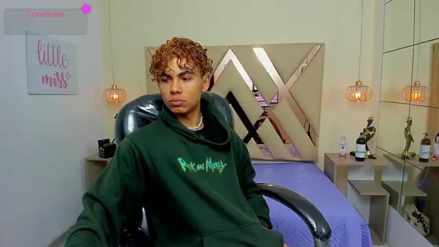 Snapshot of Anyelo_Twink chatting on July 19, 4:38 am Anyelo Twink online show from July 19, 4:38 am