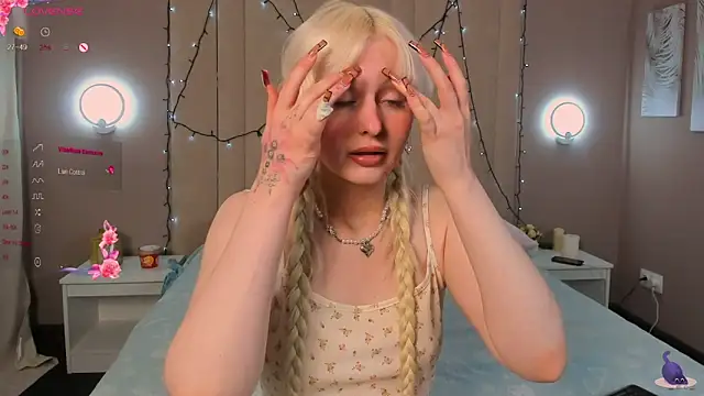 AdeleSilvy online show from April 11, 1:43 am