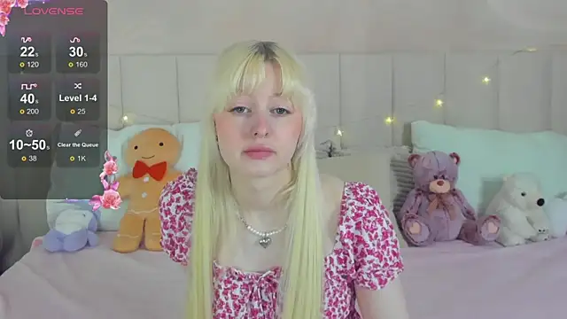 Snapshot of AdeleSilvy chatting on June 6, 1:43 am AdeleSilvy online show from June 6, 1:43 am