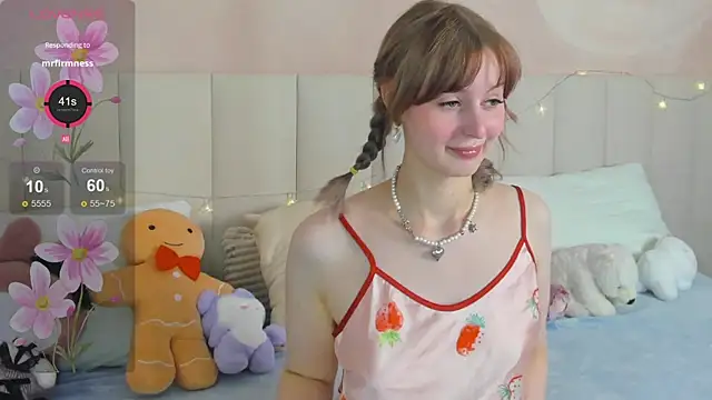 Snapshot of AdeleSilvy chatting on June 26, 1:43 am AdeleSilvy online show from June 26, 1:43 am