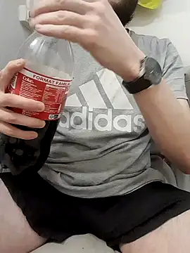 80julien online show from February 3, 11:43 pm