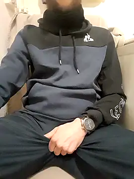 80julien online show from February 5, 6:01 pm